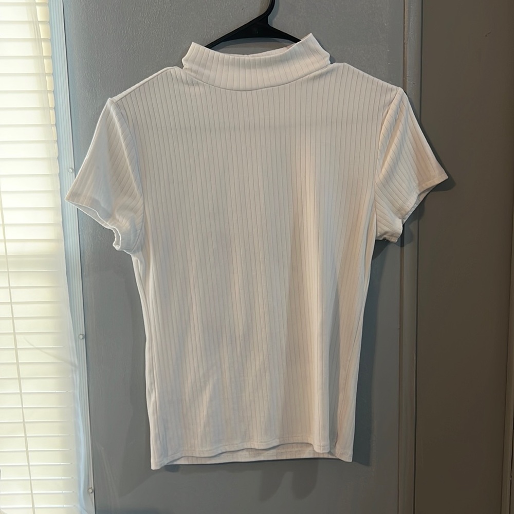 white knitted turtle neck